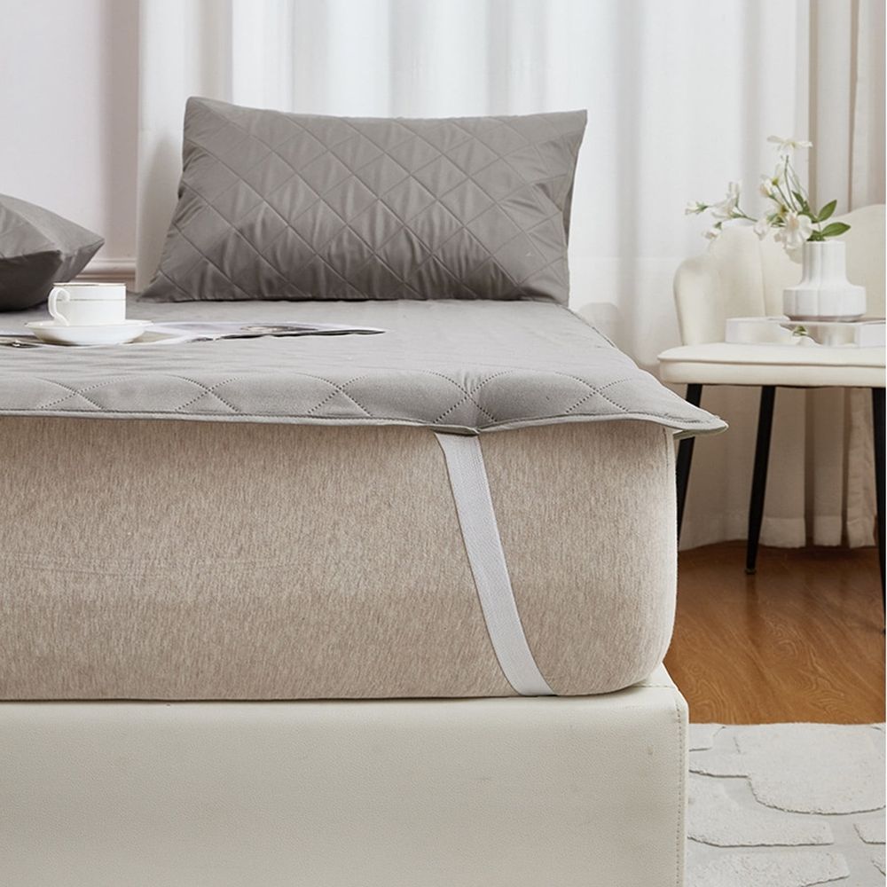 Waterproof Mattress Protector, Quilted Mattess Pad with Corner Elastic Straps, Reusable & Washable Bed Pads, Soft & Comfortable, Breathable, 78.7'x70.9'