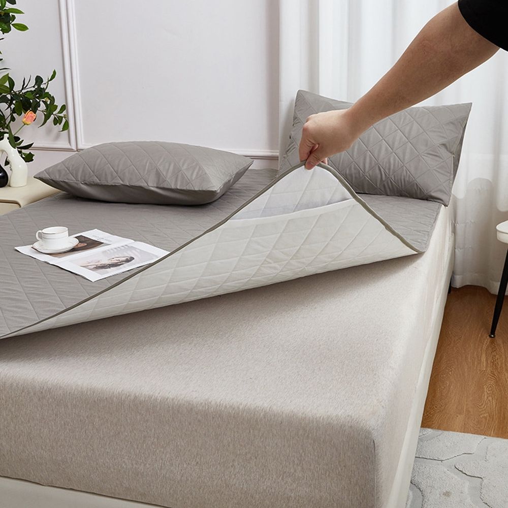 Waterproof Mattress Protector, Quilted Mattess Pad with Corner Elastic Straps, Reusable & Washable Bed Pads, Soft & Comfortable, Breathable, 78.7'x70.9'