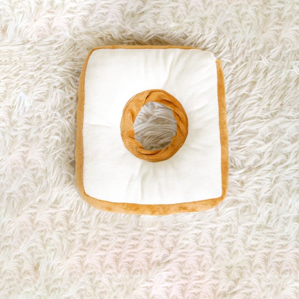 Bread-Shaped Soft Cat Recovery Collar shown in the product image